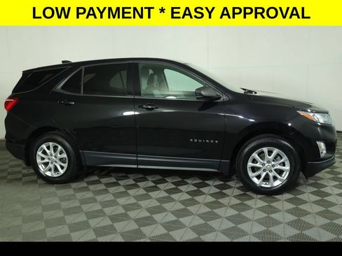 Used 2019 Chevrolet Equinox LS w/ LS Convenience Package AWD/4WD image 2