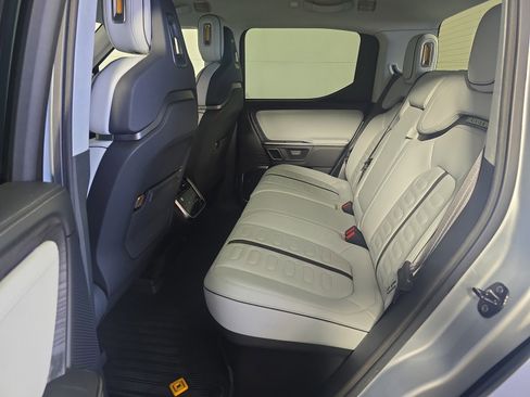 Used 2023 Rivian R1T Launch Edition image 21