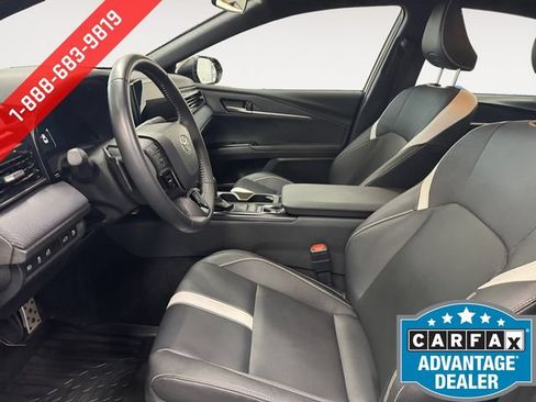 Used 2025 Toyota Camry SE AWD/4WD image 8