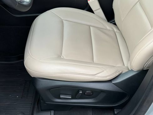 Used 2023 Ford Explorer XLT w/ Equipment Group 202A AWD/4WD image 32