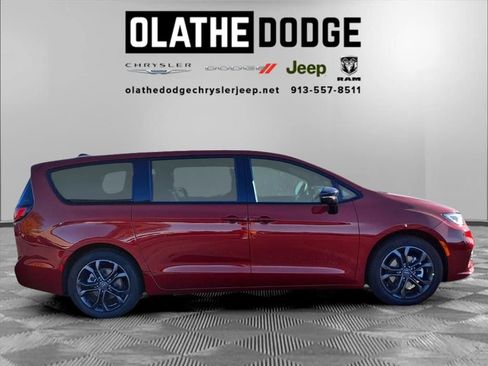 New 2026 Chrysler Pacifica Select image 28