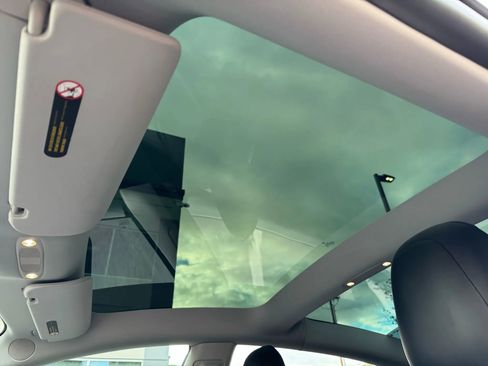 Used 2021 Tesla Model 3 Standard Range image 41