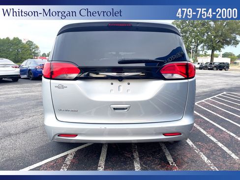 Used 2022 Chrysler Voyager LX image 6