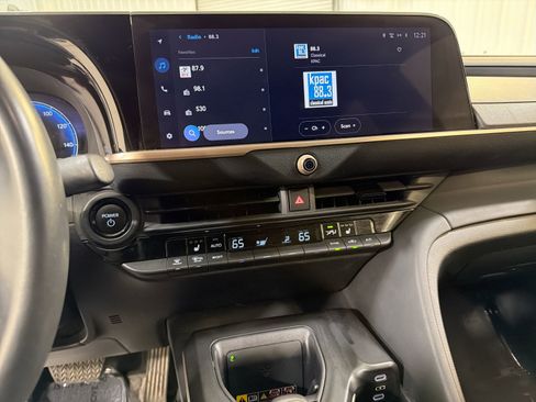 Used 2023 Toyota Crown XLE image 17