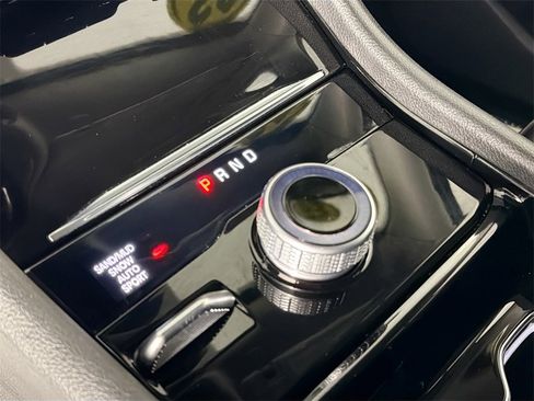 Used 2023 Jeep Grand Cherokee Limited image 16