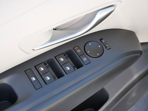 Certified 2025 Hyundai Tucson SE image 19