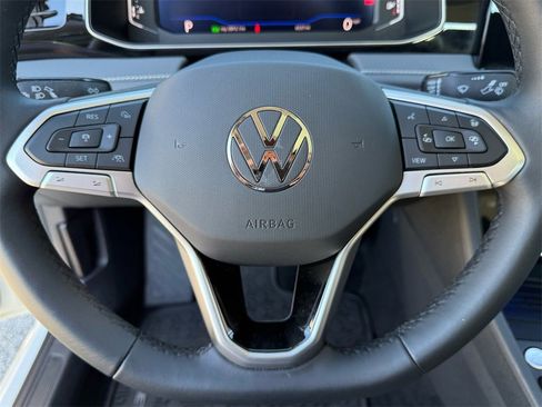 Certified 2025 Volkswagen Jetta SEL image 36