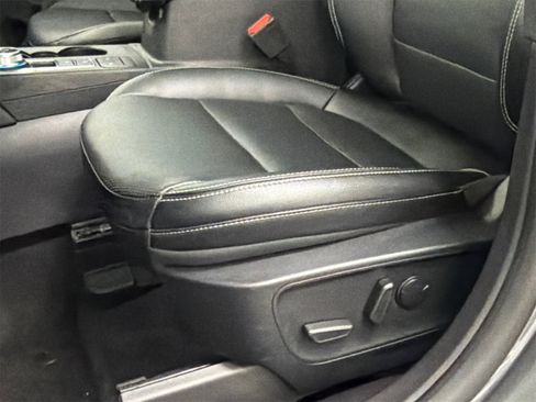 Used 2022 Ford Escape SEL image 16