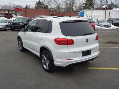 Used 2017 Volkswagen Tiguan Sport image 3