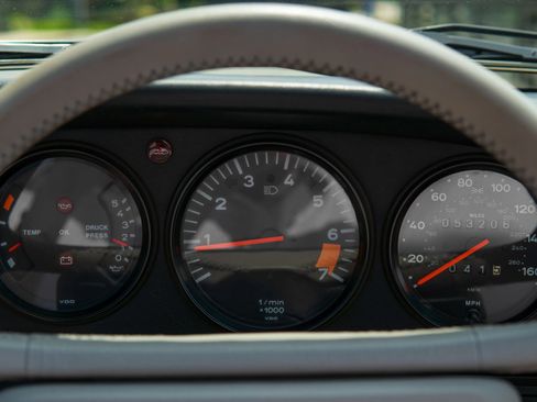 Used 1989 Porsche 911 Carrera RWD image 17