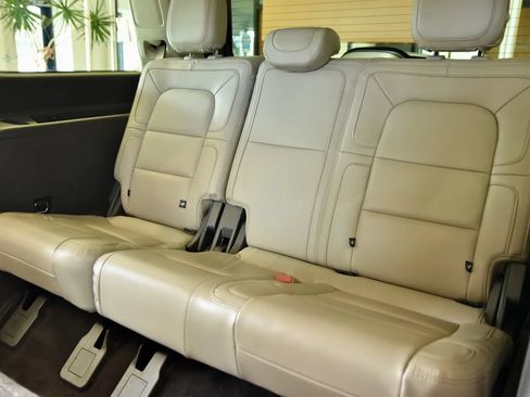 Used 2023 Lincoln Navigator Reserve AWD/4WD image 23