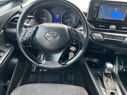 Used 2018 Toyota C-HR XLE image 28