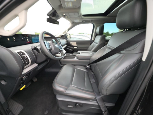 Used 2025 Ford Expedition Active AWD/4WD image 8