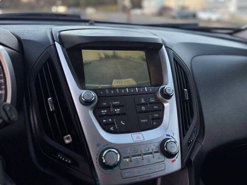 Used 2017 Chevrolet Equinox LT FWD image 12