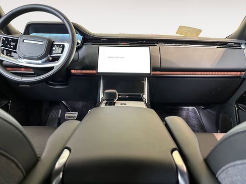Used 2025 Land Rover Range Rover SV image 9