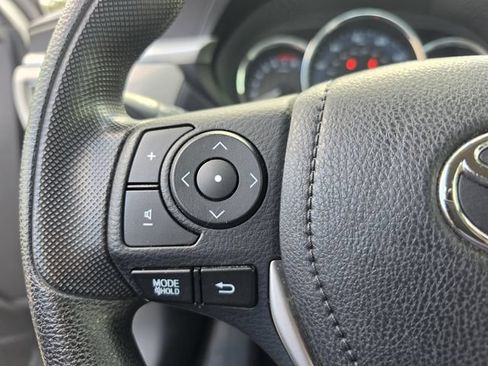 Used 2016 Toyota Corolla LE FWD image 19