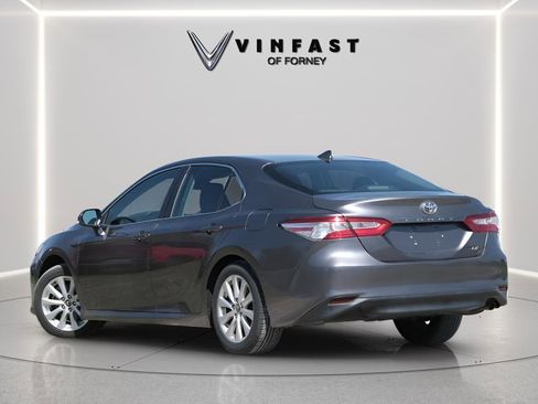Used 2020 Toyota Camry LE image 2