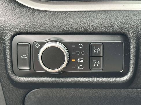 Certified 2023 Ford Explorer XLT RWD image 24