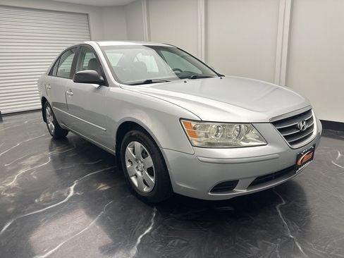 Used 2010 Hyundai Sonata GLS image 2