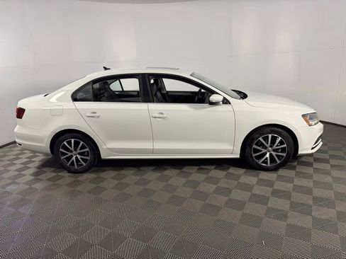 Used 2017 Volkswagen Jetta SE image 10