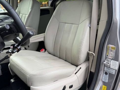 Used 2016 Dodge Grand Caravan SXT w/ UConnect Hands-Free Group FWD image 34