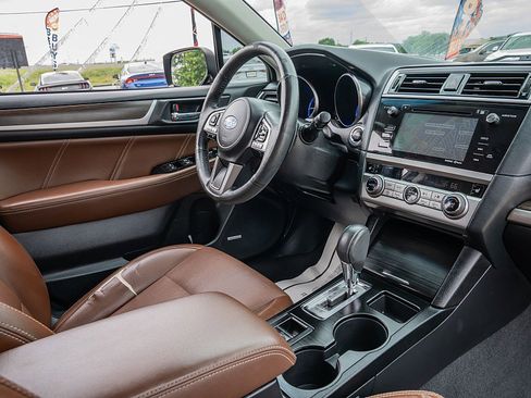 Used 2017 Subaru Outback 2.5i Touring w/ Popular Package #5A image 19