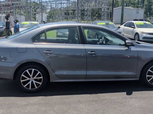 Used 2017 Volkswagen Jetta SE FWD image 9