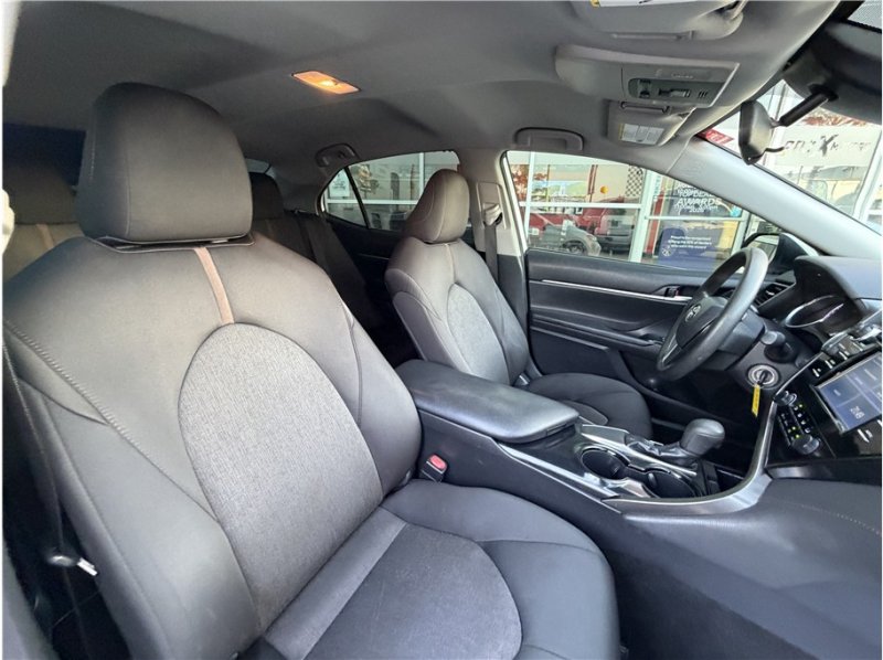 Used 2019 Toyota Camry LE FWD image 30