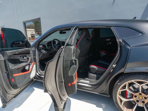 Used 2023 Lamborghini Urus Performante AWD/4WD image 53