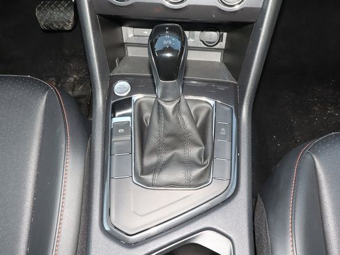 Used 2024 Volkswagen Tiguan Wolfsburg Edition image 21