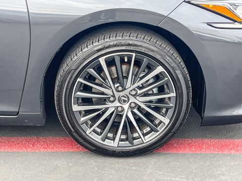 Certified 2025 Lexus ES 300h w/ Premium Package image 9