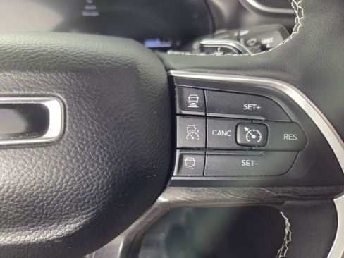 Certified 2025 Jeep Grand Cherokee Limited image 19