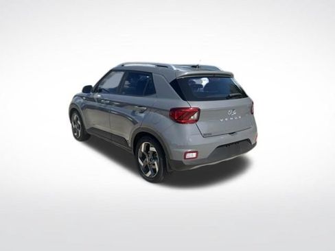 Used 2023 Hyundai Venue SEL FWD image 5