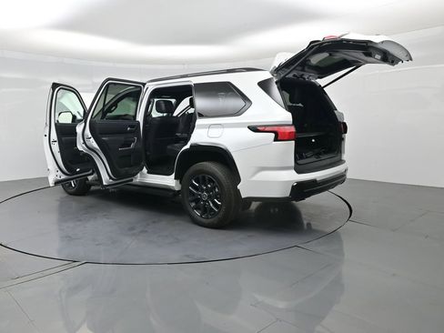 Used 2024 Toyota Sequoia Platinum AWD/4WD image 33