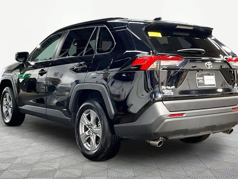 Used 2025 Toyota RAV4 LE AWD/4WD image 12
