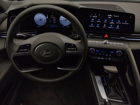 Used 2024 Hyundai Elantra SEL FWD image 22