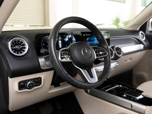 Used 2022 Mercedes-Benz GLB 250 image 14