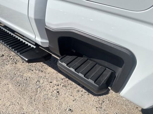 Used 2025 Ford F250 XLT w/ FX4 Off-Road Package image 9