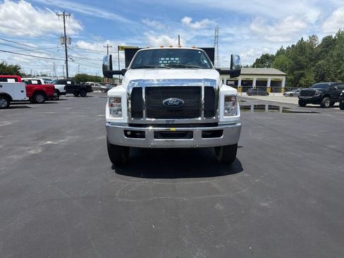 Used 2018 Ford F650 2WD Regular Cab Super Duty image 2