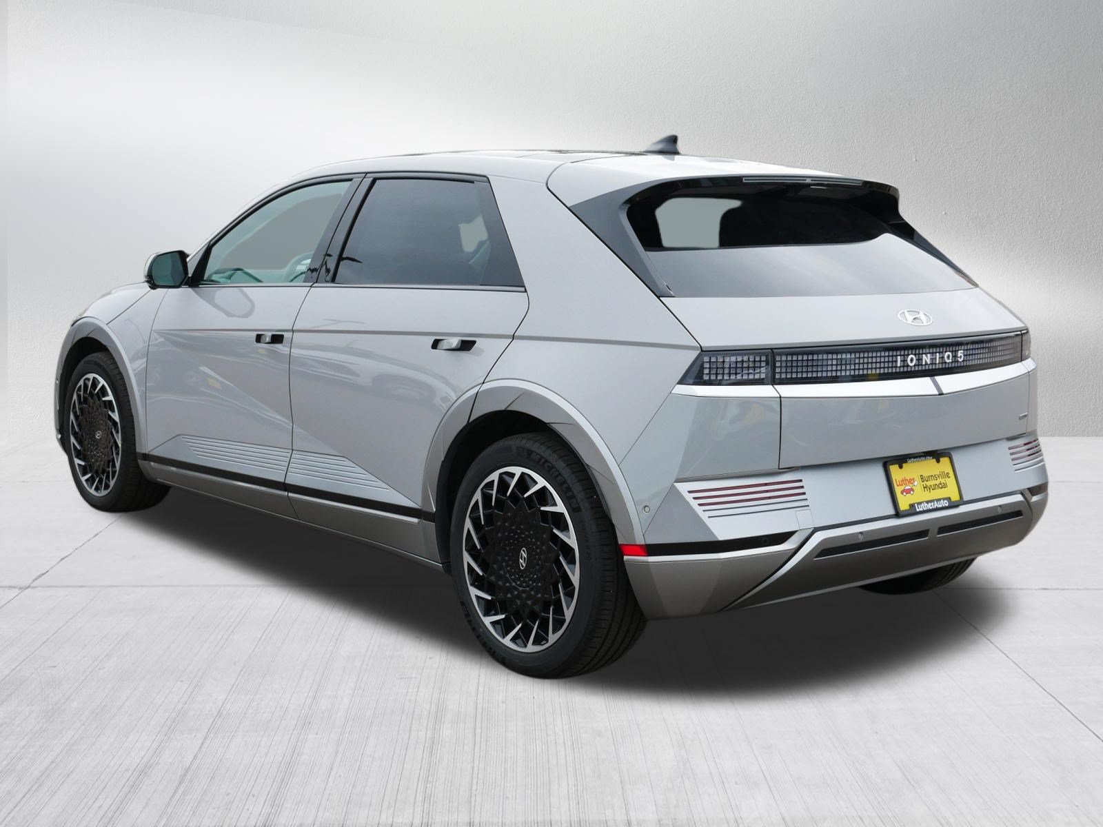 Certified 2024 Hyundai Ioniq 5 Limited AWD/4WD image 5