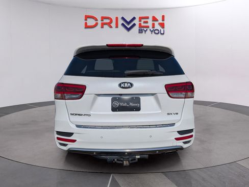 Used 2017 Kia Sorento SX FWD image 4