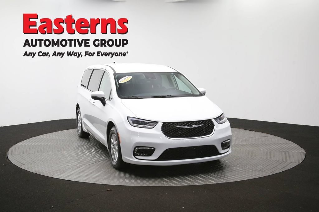 Used 2023 Chrysler Pacifica Touring-L FWD image 53