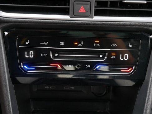Certified 2025 Volkswagen Taos SE image 30