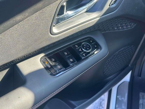 Used 2023 Nissan Ariya AWD image 16