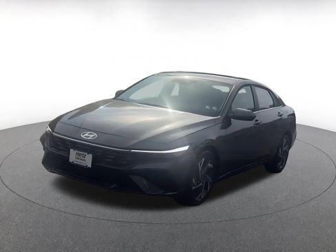 Used 2025 Hyundai Elantra SEL image 7