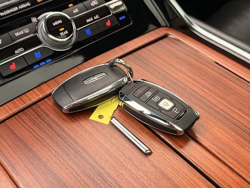 Used 2019 Lincoln Navigator Reserve image 22