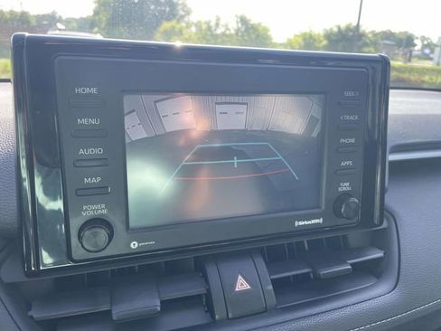 Used 2020 Toyota RAV4 LE FWD image 34