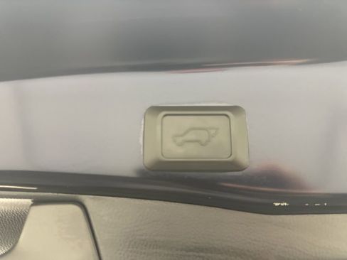 Used 2020 Toyota RAV4 XLE Premium image 28