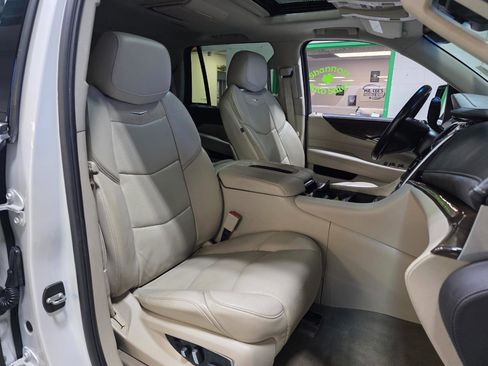 Used 2018 Cadillac Escalade Luxury image 29