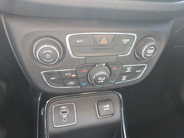 Used 2019 Jeep Compass Latitude FWD image 16